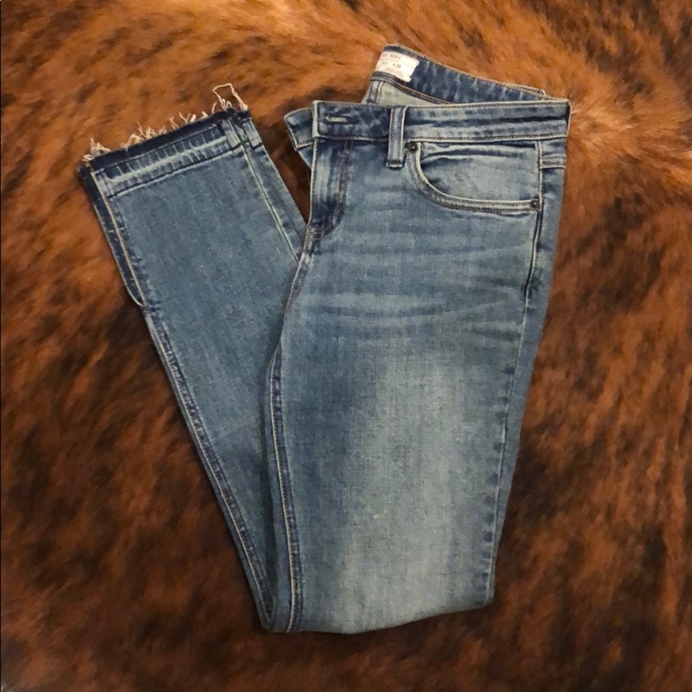 “Free People” Split-Hem Jeans- Size 28